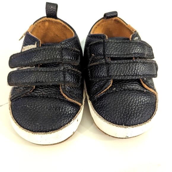 Baby boys soft shoes. Easy to put on. Infants size. - Picture 1 of 8